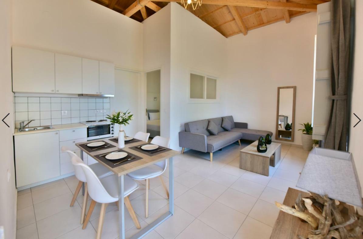 Douskos Beach House Apartment Hydra  Bagian luar foto